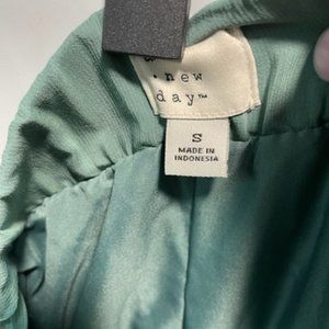 Women's "A New Day " Pleated Knee Length Skirt (New w Tags Size S)